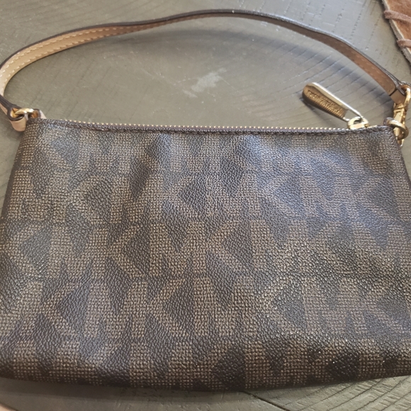 Authentic Signature Michael Kors Wristlet! - Picture 2 of 5